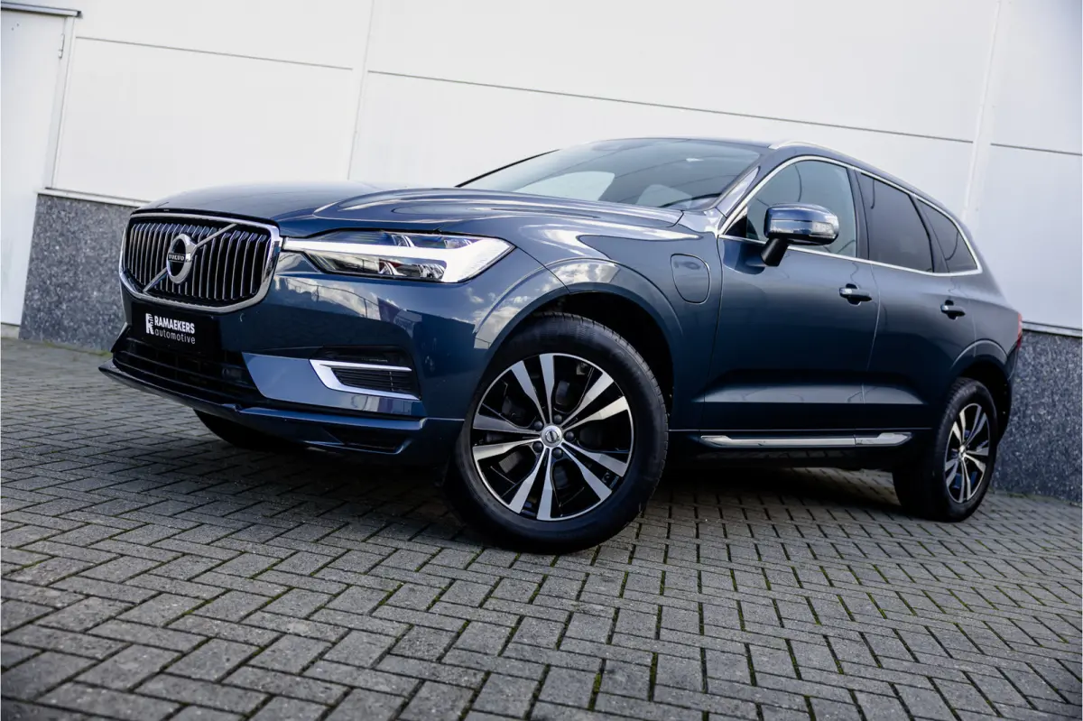 2.0 Recharge T6 AWD Panorama / Stoelverwarming / Camera /