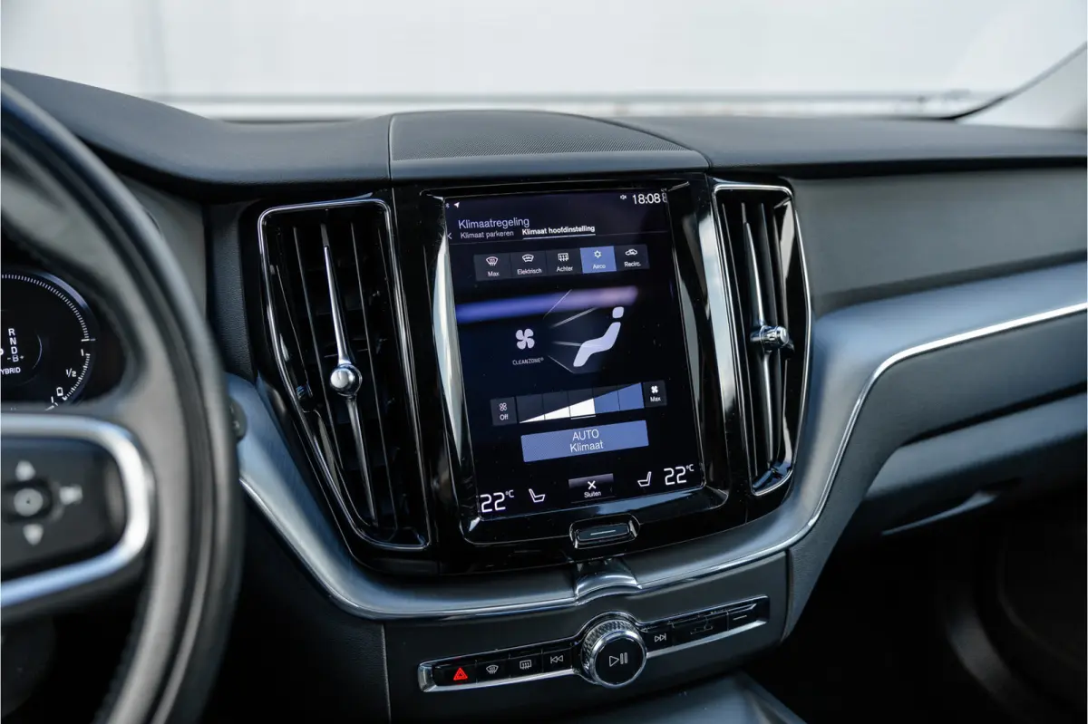 2.0 Recharge T6 AWD Panorama / Stoelverwarming / Camera /