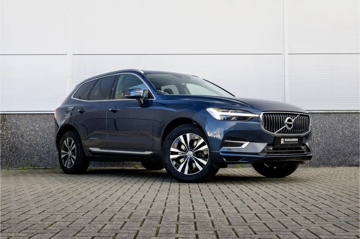 2.0 Recharge T6 AWD Panorama / Stoelverwarming / Camera /