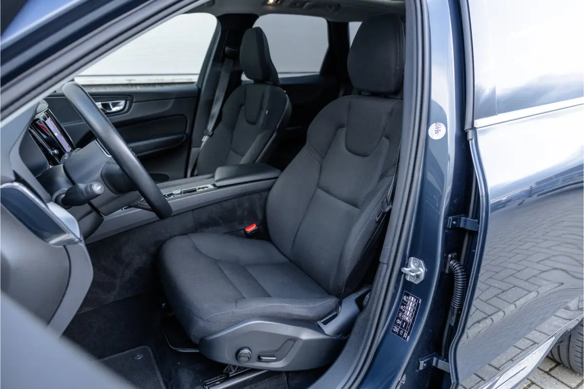 2.0 Recharge T6 AWD Panorama / Stoelverwarming / Camera /