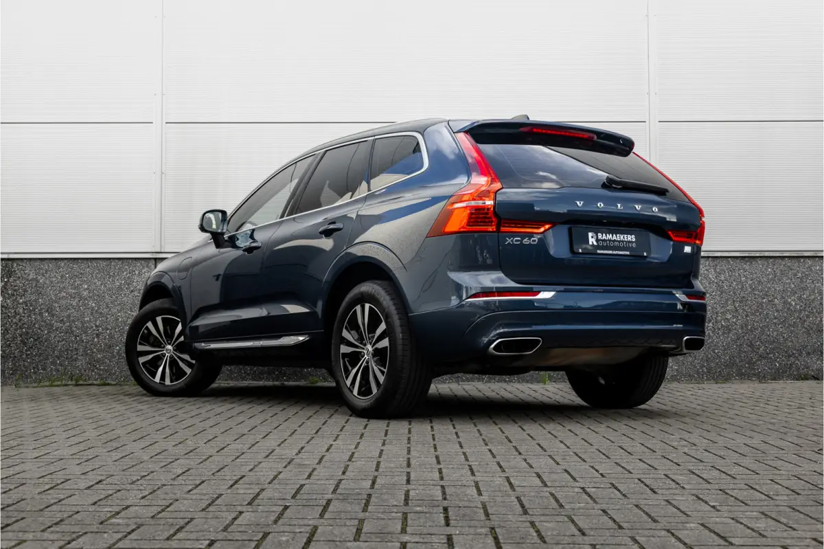2.0 Recharge T6 AWD Panorama / Stoelverwarming / Camera /