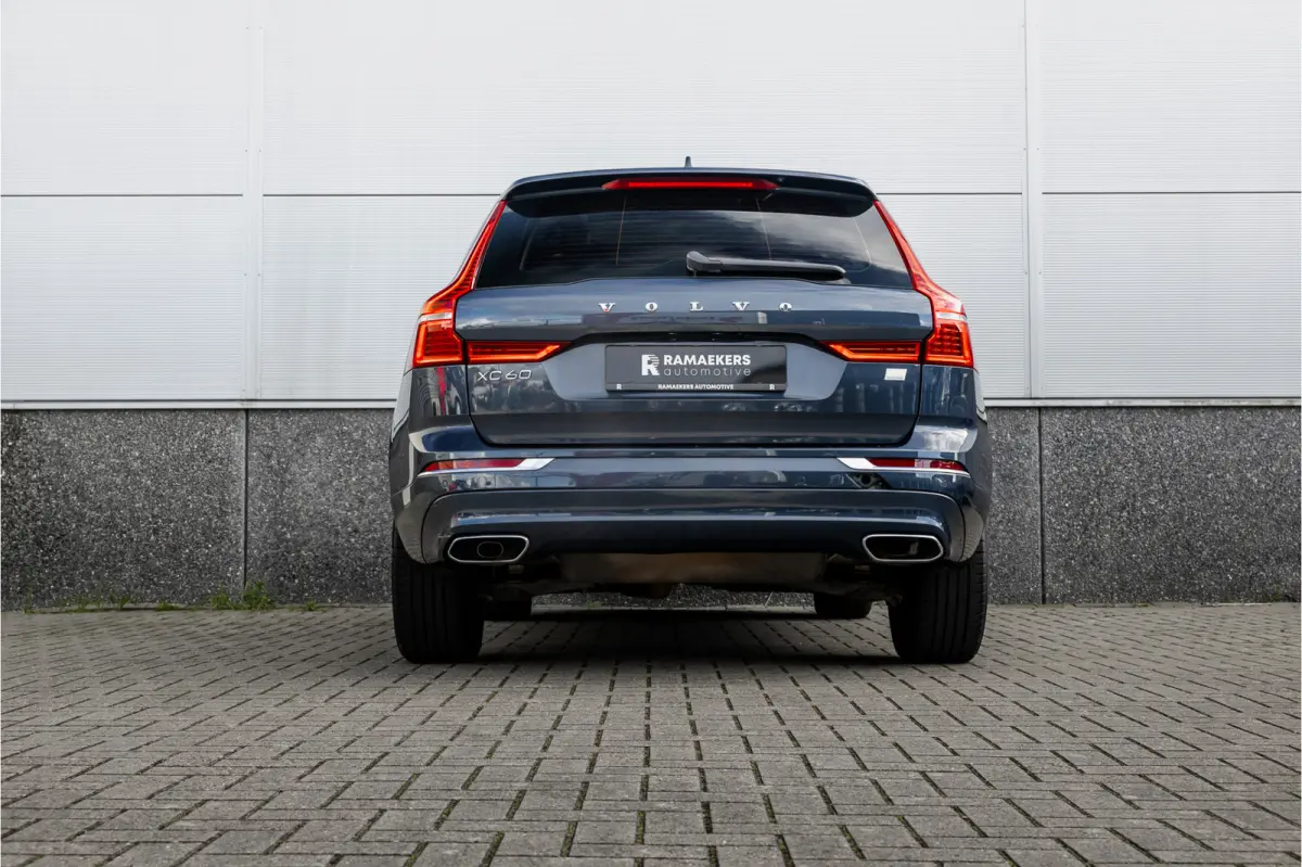2.0 Recharge T6 AWD Panorama / Stoelverwarming / Camera /