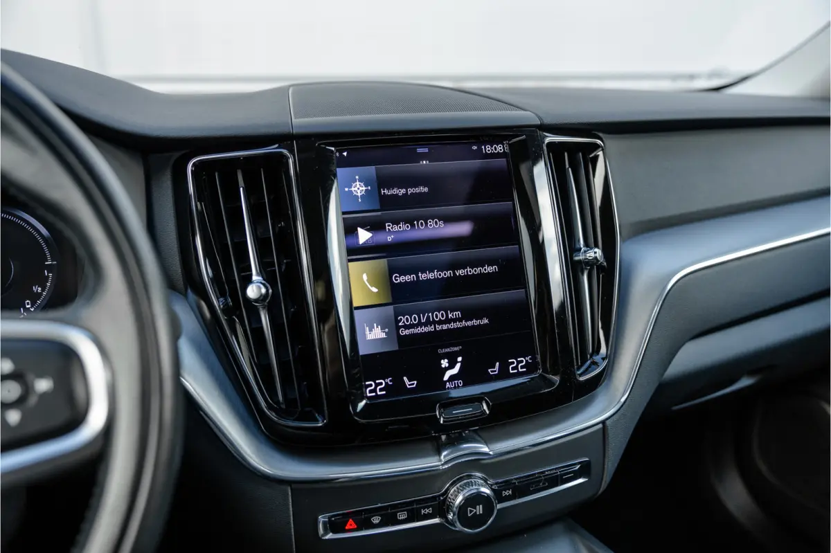 2.0 Recharge T6 AWD Panorama / Stoelverwarming / Camera /