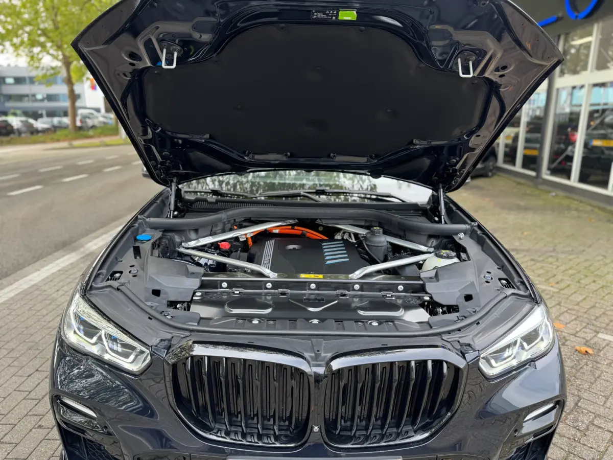 XDrive45e High Executive NLauto 100% Dealer ond. Drive Pilot Mpakket 400 PK Pano Luchtvering Headup