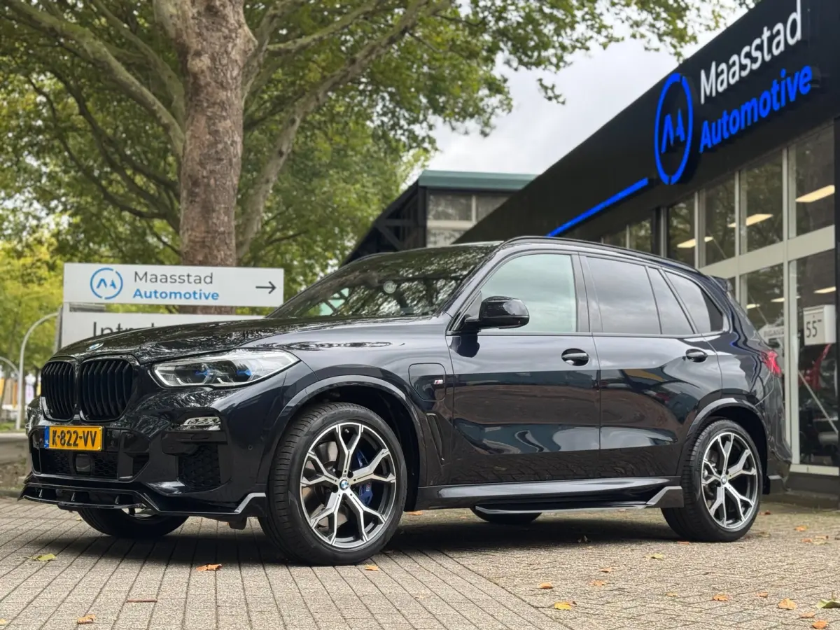 XDrive45e High Executive NLauto 100% Dealer ond. Drive Pilot Mpakket 400 PK Pano Luchtvering Headup