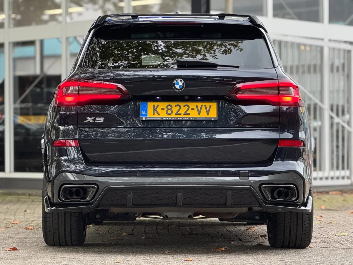 XDrive45e High Executive NLauto 100% Dealer ond. Drive Pilot Mpakket 400 PK Pano Luchtvering Headup