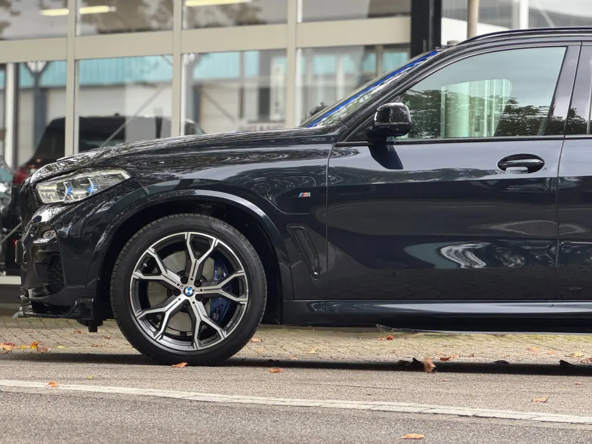 XDrive45e High Executive NLauto 100% Dealer ond. Drive Pilot Mpakket 400 PK Pano Luchtvering Headup