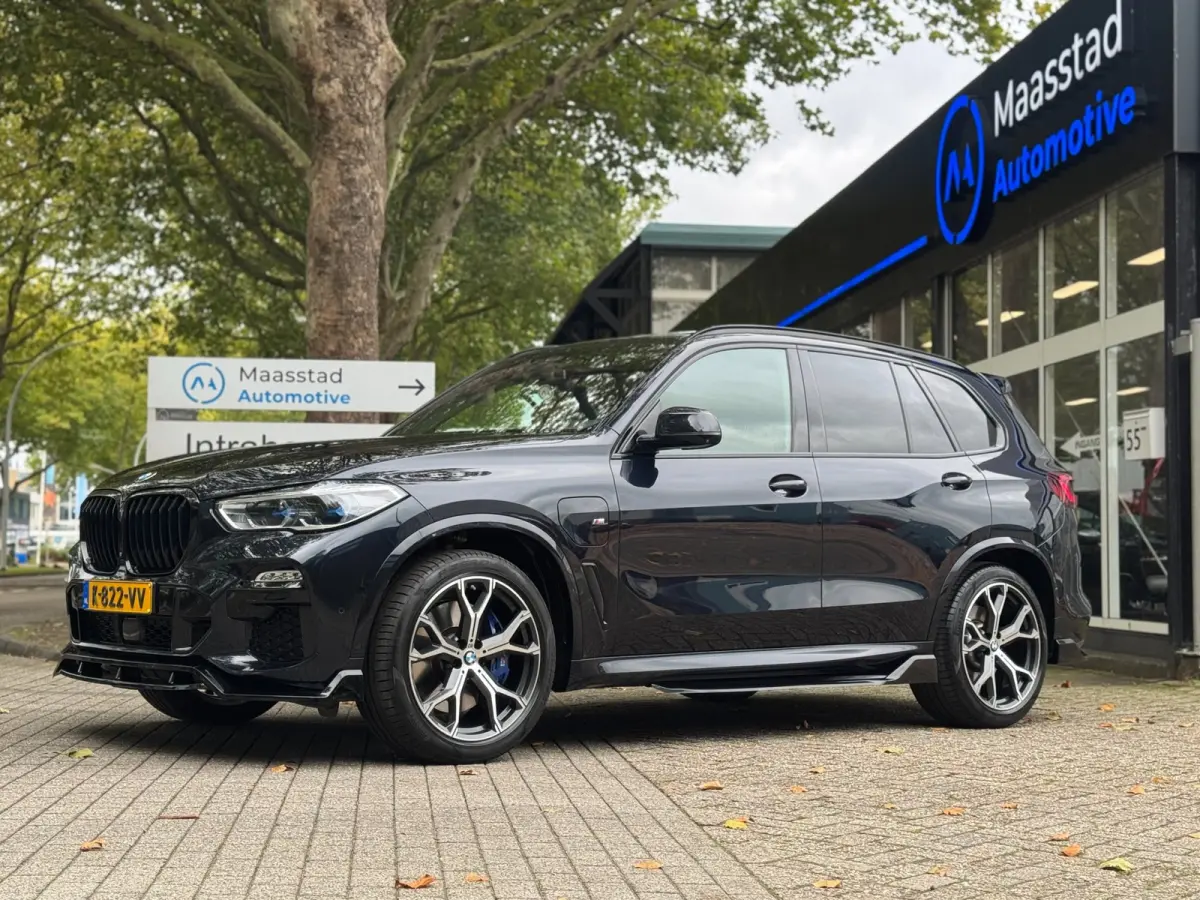 XDrive45e High Executive NLauto 100% Dealer ond. Drive Pilot Mpakket 400 PK Pano Luchtvering Headup