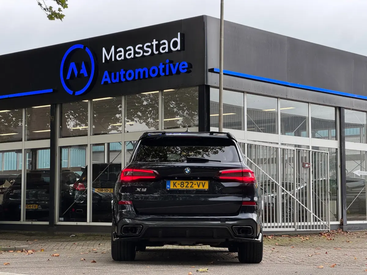 XDrive45e High Executive NLauto 100% Dealer ond. Drive Pilot Mpakket 400 PK Pano Luchtvering Headup