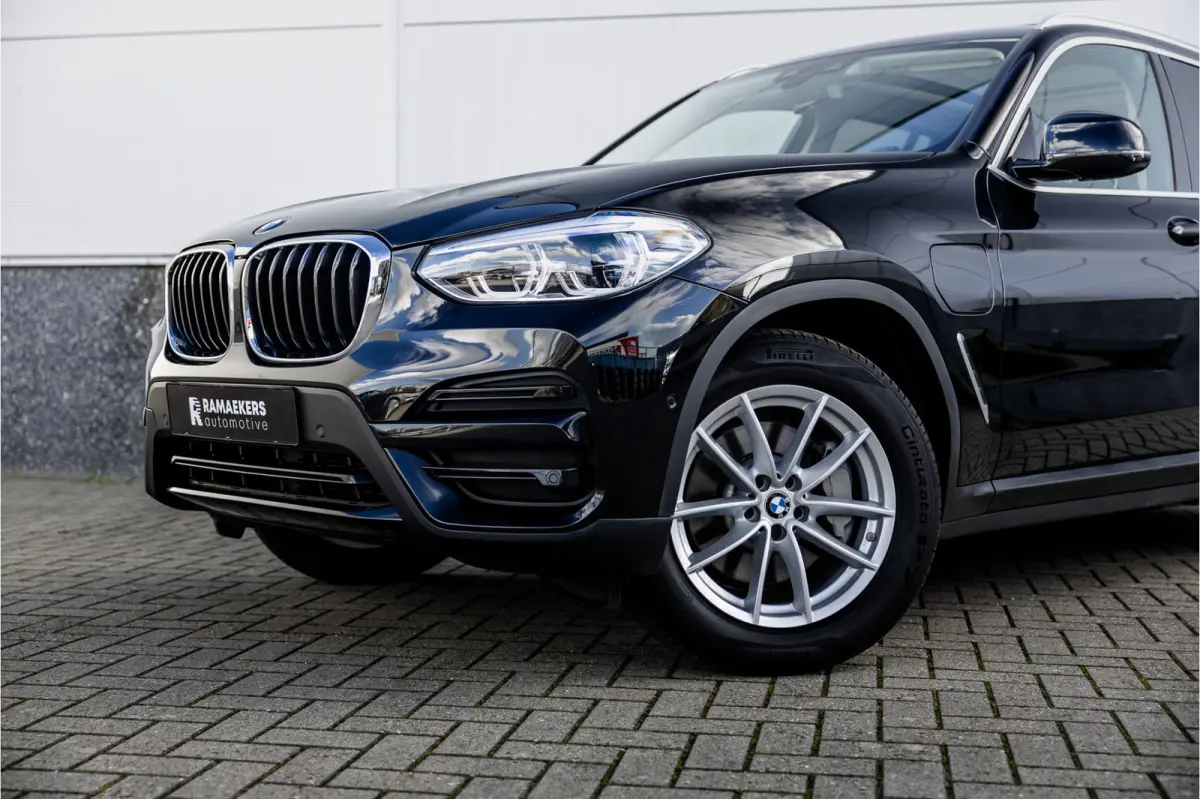 xDrive30e Business Edition Plus Panorama dak / Leder / Carplay / Android Auto /