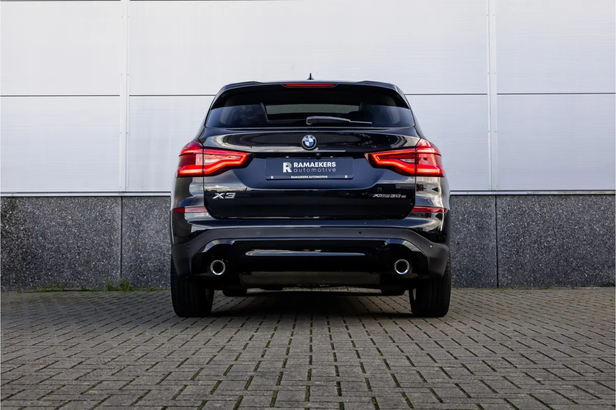 xDrive30e Business Edition Plus Panorama dak / Leder / Carplay / Android Auto /