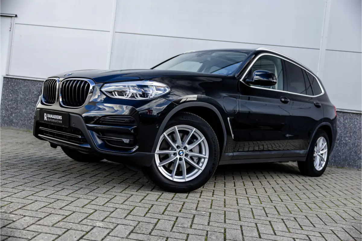 xDrive30e Business Edition Plus Panorama dak / Leder / Carplay / Android Auto /