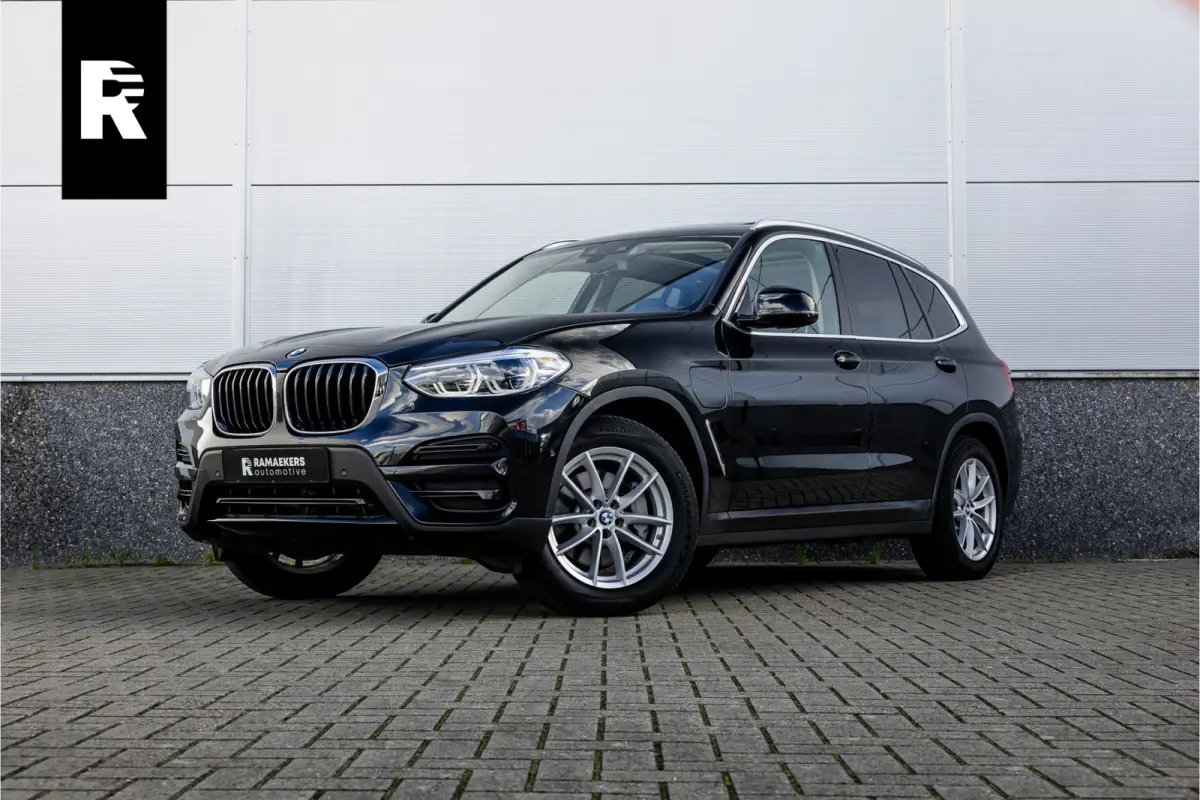xDrive30e Business Edition Plus Panorama dak / Leder / Carplay / Android Auto /
