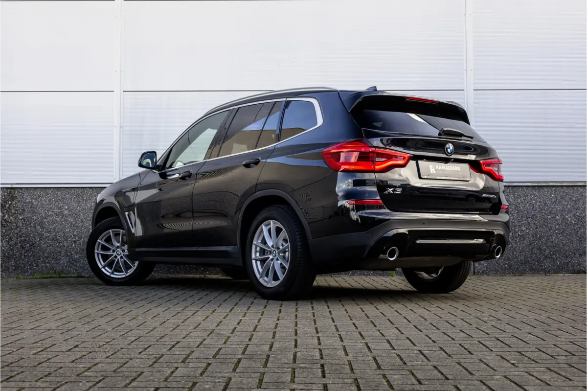 xDrive30e Business Edition Plus Panorama dak / Leder / Carplay / Android Auto /