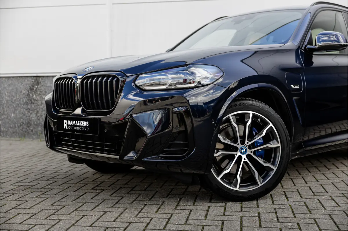 xDrive30e High Executive M-Sport Panorama / Electrische stoel / Trekhaak / Camera /