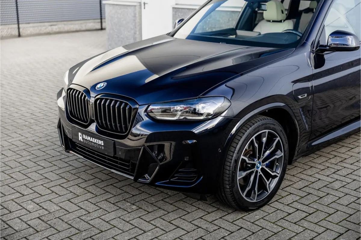 xDrive30e High Executive M-Sport Panorama / Electrische stoel / Trekhaak / Camera /