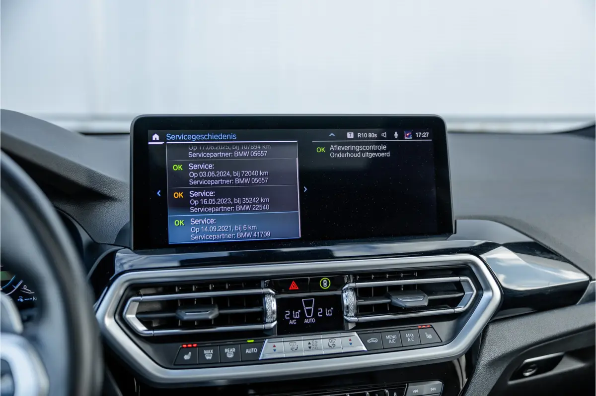 xDrive30e High Executive M-Sport Panorama / Electrische stoel / Trekhaak / Camera /