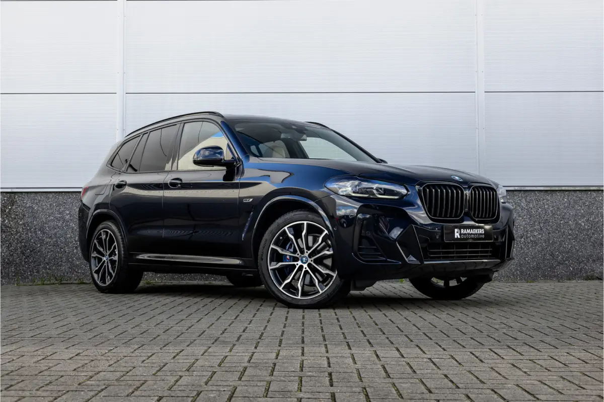 xDrive30e High Executive M-Sport Panorama / Electrische stoel / Trekhaak / Camera /