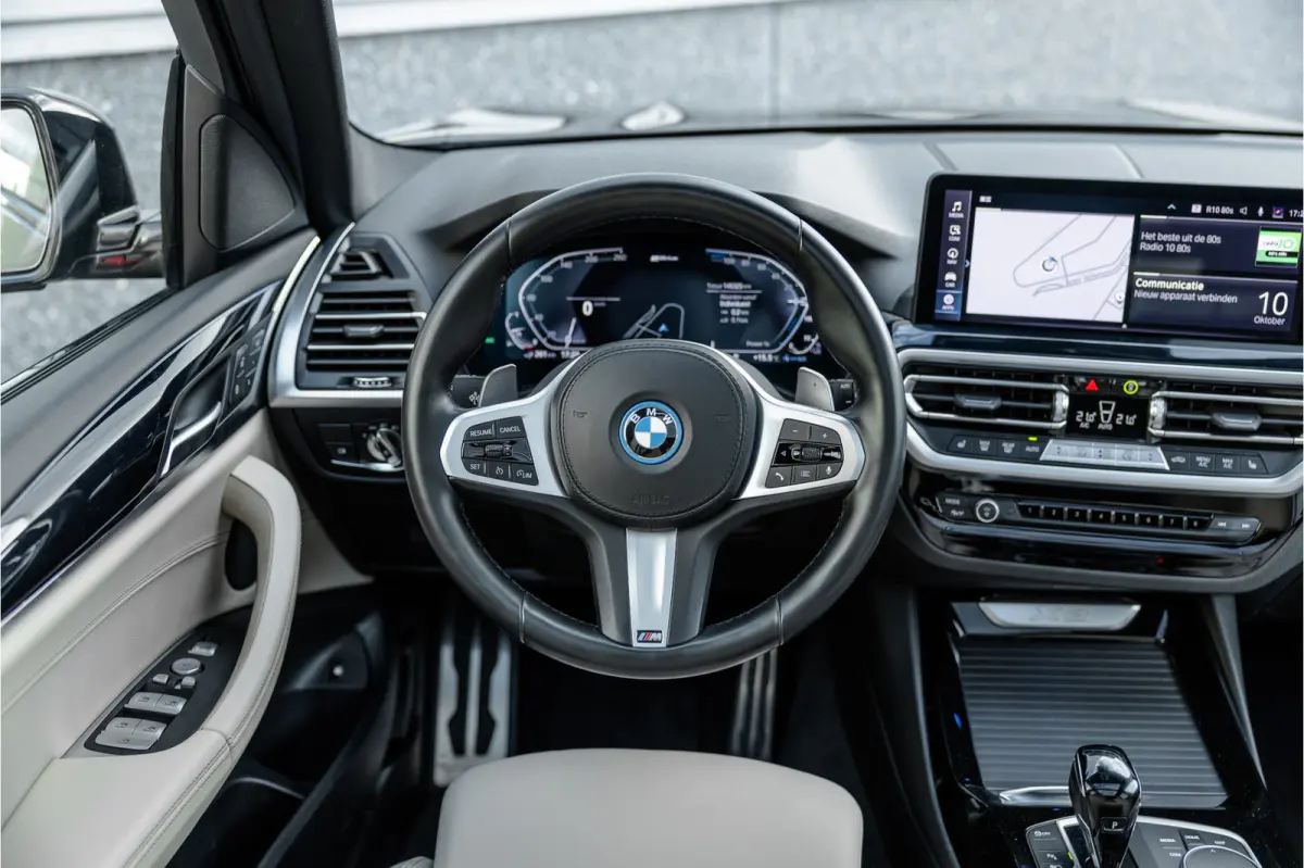 xDrive30e High Executive M-Sport Panorama / Electrische stoel / Trekhaak / Camera /