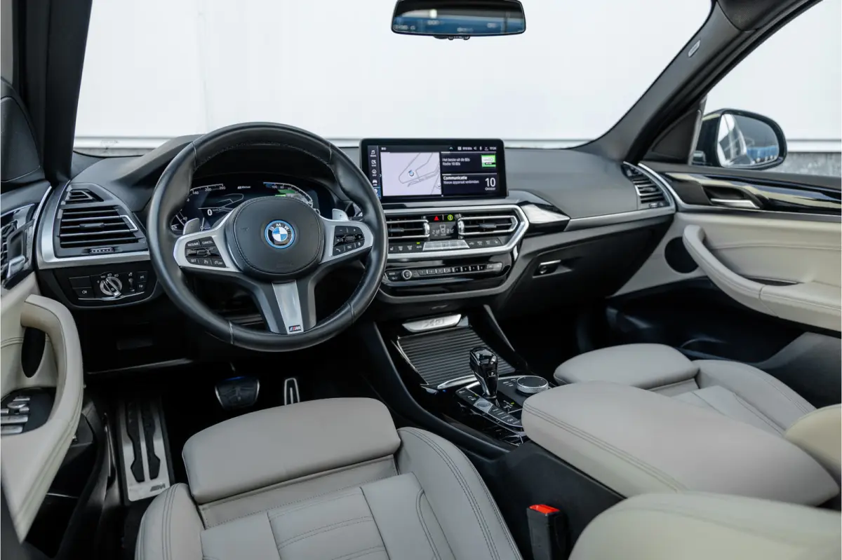 xDrive30e High Executive M-Sport Panorama / Electrische stoel / Trekhaak / Camera /