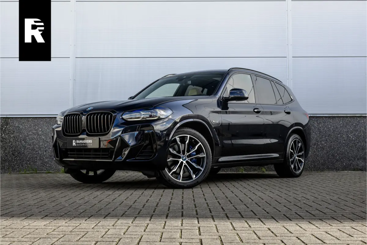 xDrive30e High Executive M-Sport Panorama / Electrische stoel / Trekhaak / Camera /