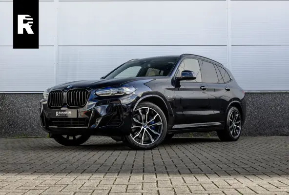 xDrive30e High Executive M-Sport Panorama / Electrische stoel / Trekhaak / Camera /