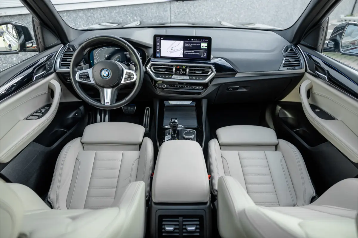 xDrive30e High Executive M-Sport Panorama / Electrische stoel / Trekhaak / Camera /