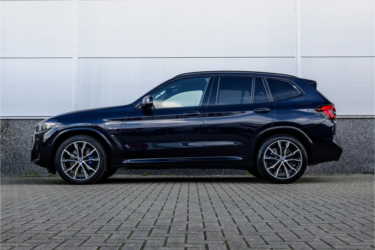 xDrive30e High Executive M-Sport Panorama / Electrische stoel / Trekhaak / Camera /