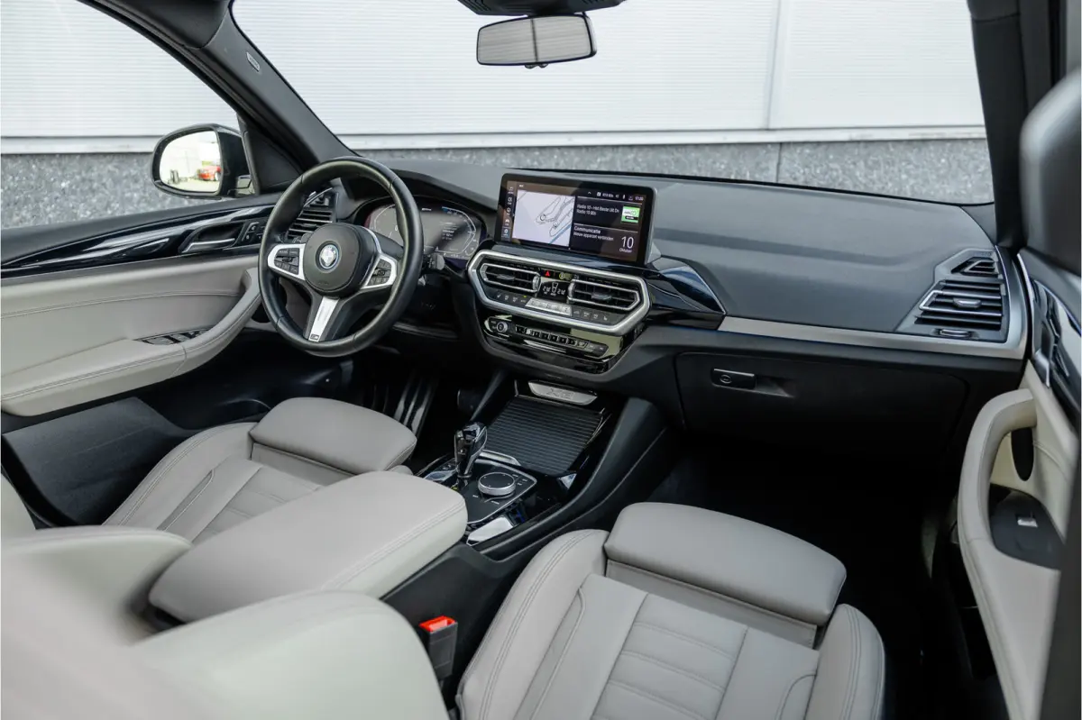 xDrive30e High Executive M-Sport Panorama / Electrische stoel / Trekhaak / Camera /
