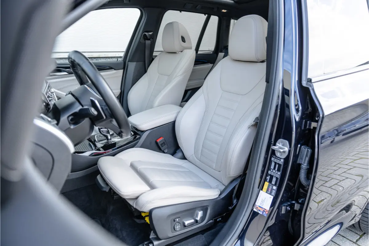 xDrive30e High Executive M-Sport Panorama / Electrische stoel / Trekhaak / Camera /