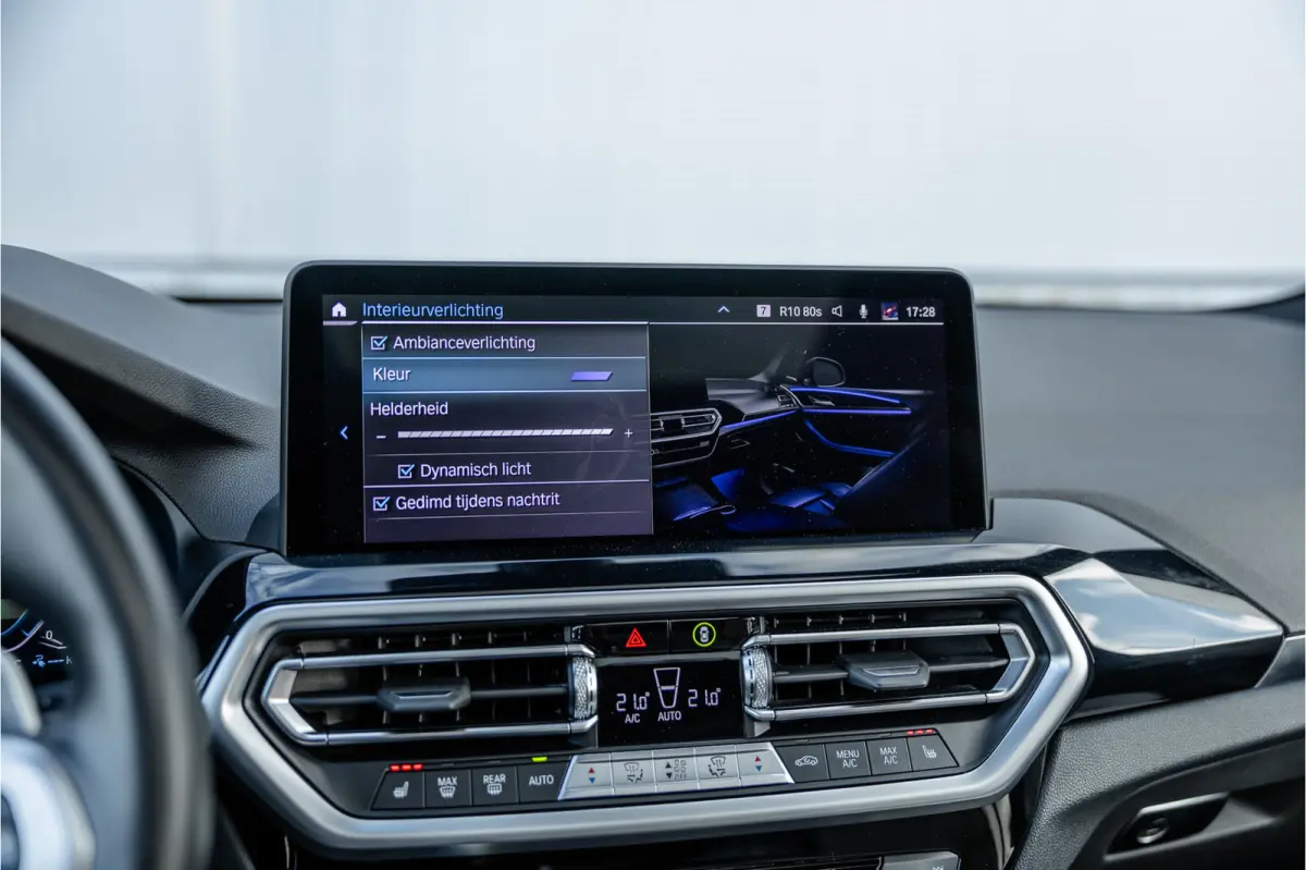 xDrive30e High Executive M-Sport Panorama / Electrische stoel / Trekhaak / Camera /