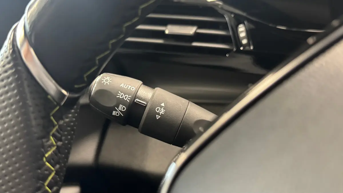 1.2 PURETECH 130PK GT PACK AUTOMAAT / NAVI / LEDER / CLIMA / PDC / 18" LMV / CAMERA / KEYLESS / FULL-LED / WINTERPAKKET / BLUETOOTH / ADAPT. CRUISECONTROL / FULL OPTIONS