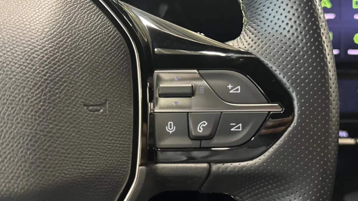 1.2 PURETECH 130PK GT PACK AUTOMAAT / NAVI / LEDER / CLIMA / PDC / 18" LMV / CAMERA / KEYLESS / FULL-LED / WINTERPAKKET / BLUETOOTH / ADAPT. CRUISECONTROL / FULL OPTIONS