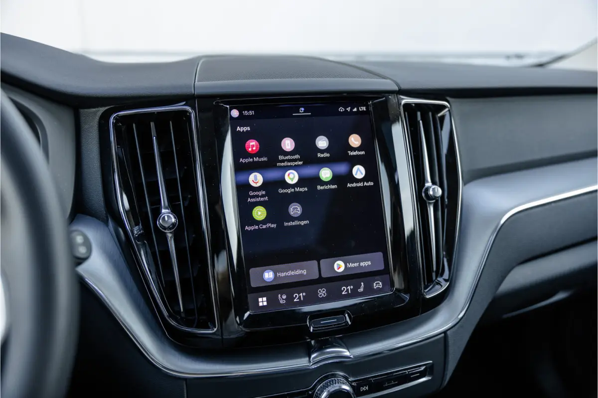 2.0 Recharge T6 AWD Panorama dak / Camera / Leder / Carplay / Android