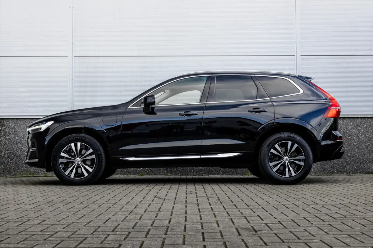 2.0 Recharge T6 AWD Panorama dak / Camera / Leder / Carplay / Android