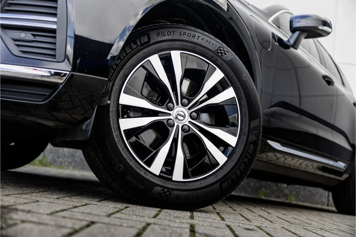 2.0 Recharge T6 AWD Panorama dak / Camera / Leder / Carplay / Android