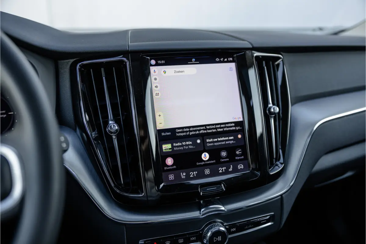 2.0 Recharge T6 AWD Panorama dak / Camera / Leder / Carplay / Android
