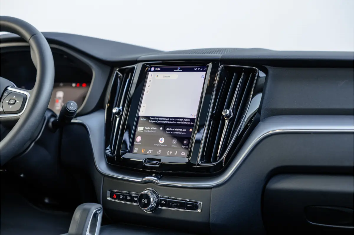 2.0 Recharge T6 AWD Panorama dak / Camera / Leder / Carplay / Android