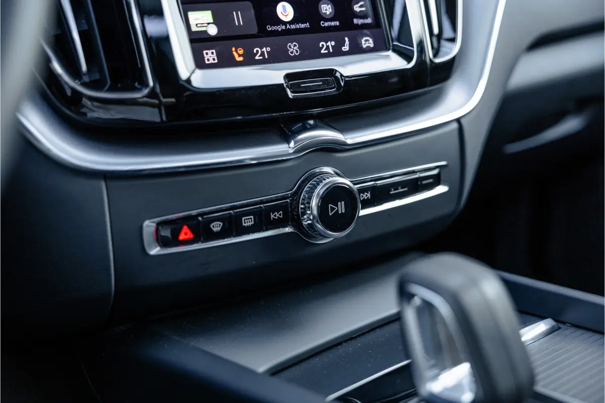 2.0 Recharge T6 AWD Panorama dak / Camera / Leder / Carplay / Android