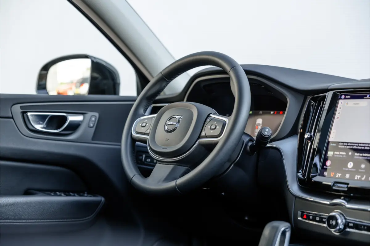 2.0 Recharge T6 AWD Panorama dak / Camera / Leder / Carplay / Android