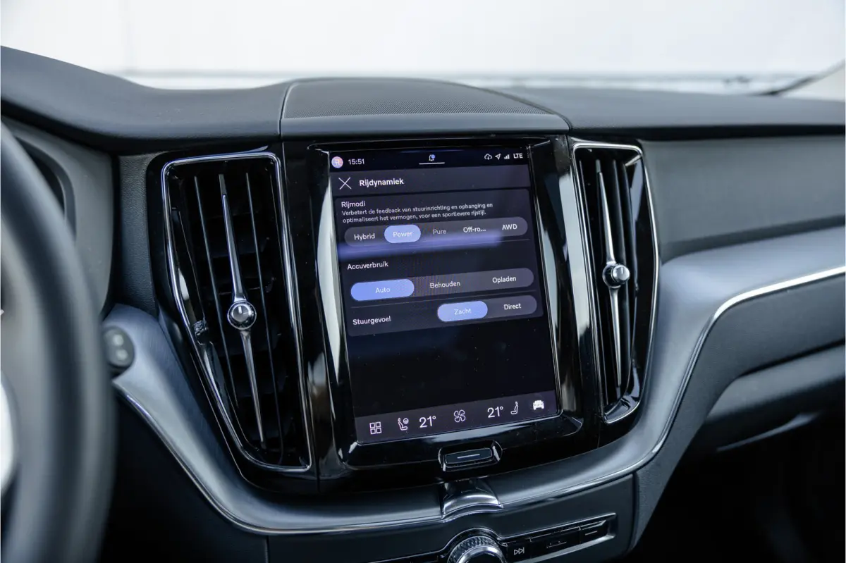 2.0 Recharge T6 AWD Panorama dak / Camera / Leder / Carplay / Android