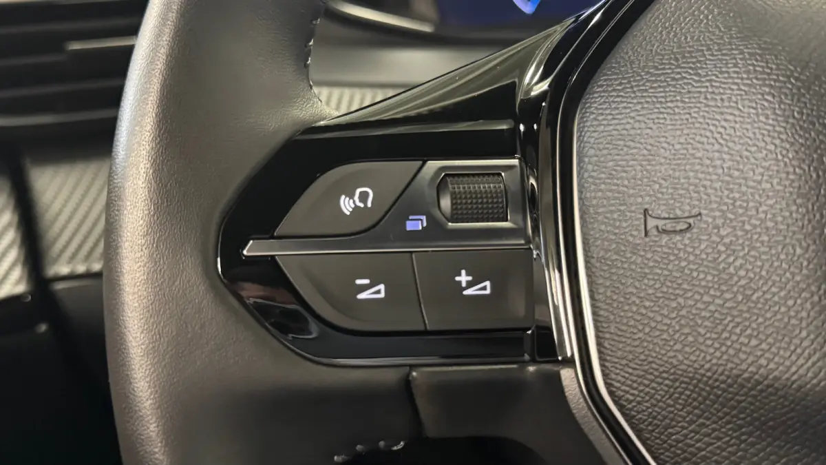 1.2 PURETECH 100PK ALLURE PACK / NAVI / LEDER / CLIMA / LED / PDC / 18" LMV / CAMERA / APPLE CARPLAY / ORG. NL. !!