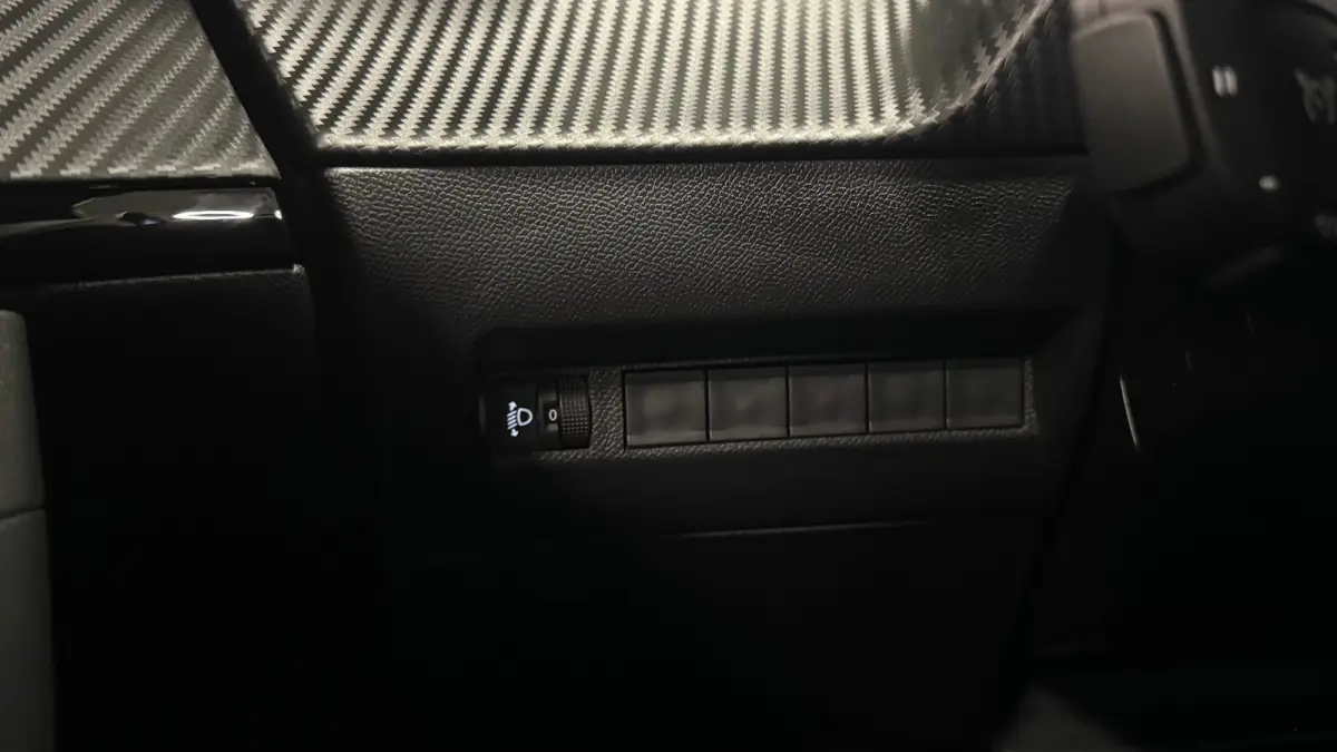1.2 PURETECH 100PK ALLURE PACK / NAVI / LEDER / CLIMA / LED / PDC / 18" LMV / CAMERA / APPLE CARPLAY / ORG. NL. !!