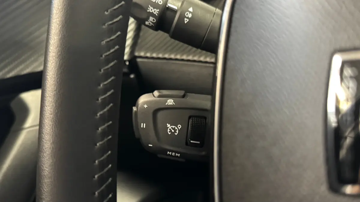 1.2 PURETECH 100PK ALLURE PACK / NAVI / LEDER / CLIMA / LED / PDC / 18" LMV / CAMERA / APPLE CARPLAY / ORG. NL. !!