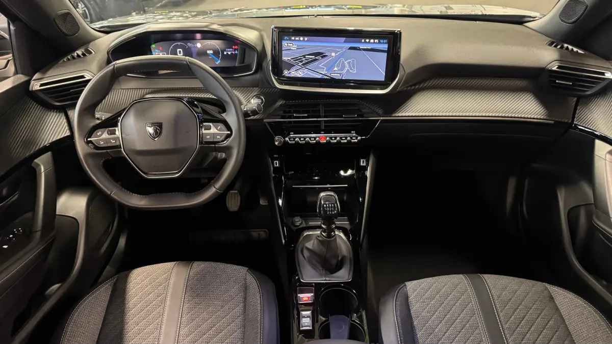 1.2 PURETECH 100PK ALLURE PACK / NAVI / LEDER / CLIMA / LED / PDC / 18" LMV / CAMERA / APPLE CARPLAY / ORG. NL. !!