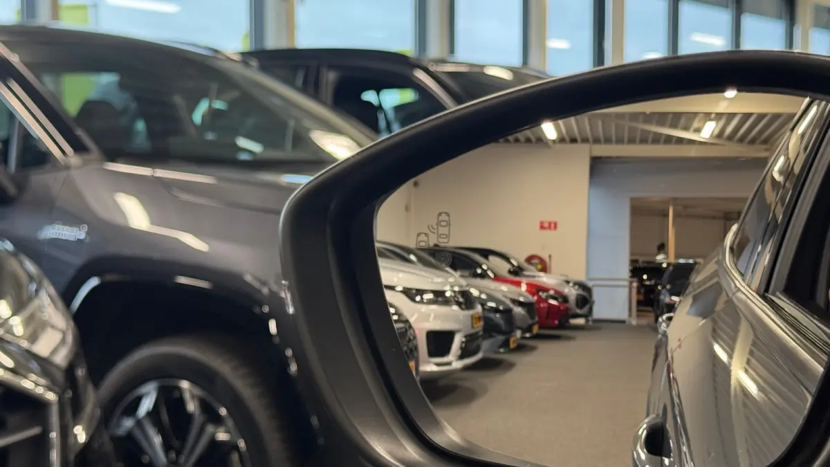 1.2 PURETECH 100PK ALLURE PACK / NAVI / LEDER / CLIMA / LED / PDC / 18" LMV / CAMERA / APPLE CARPLAY / ORG. NL. !!