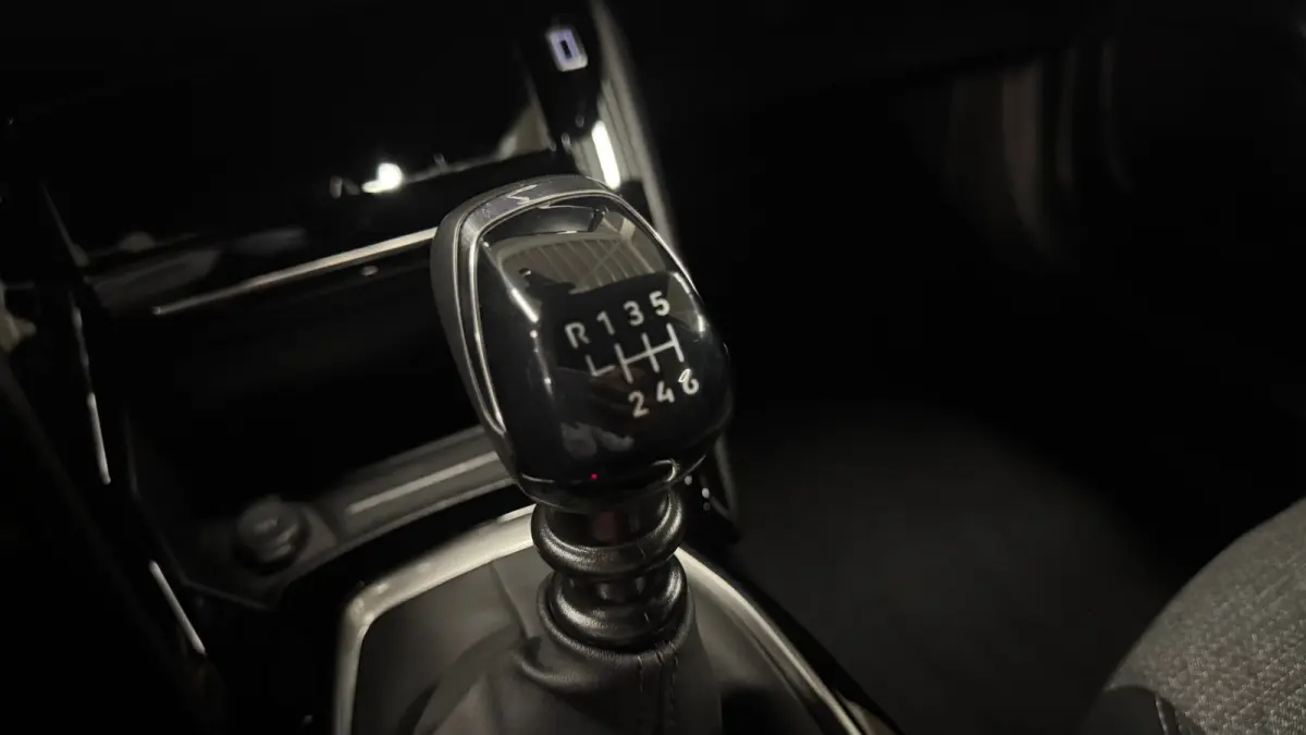 1.2 PURETECH 100PK ALLURE PACK / NAVI / LEDER / CLIMA / LED / PDC / 18" LMV / CAMERA / APPLE CARPLAY / ORG. NL. !!