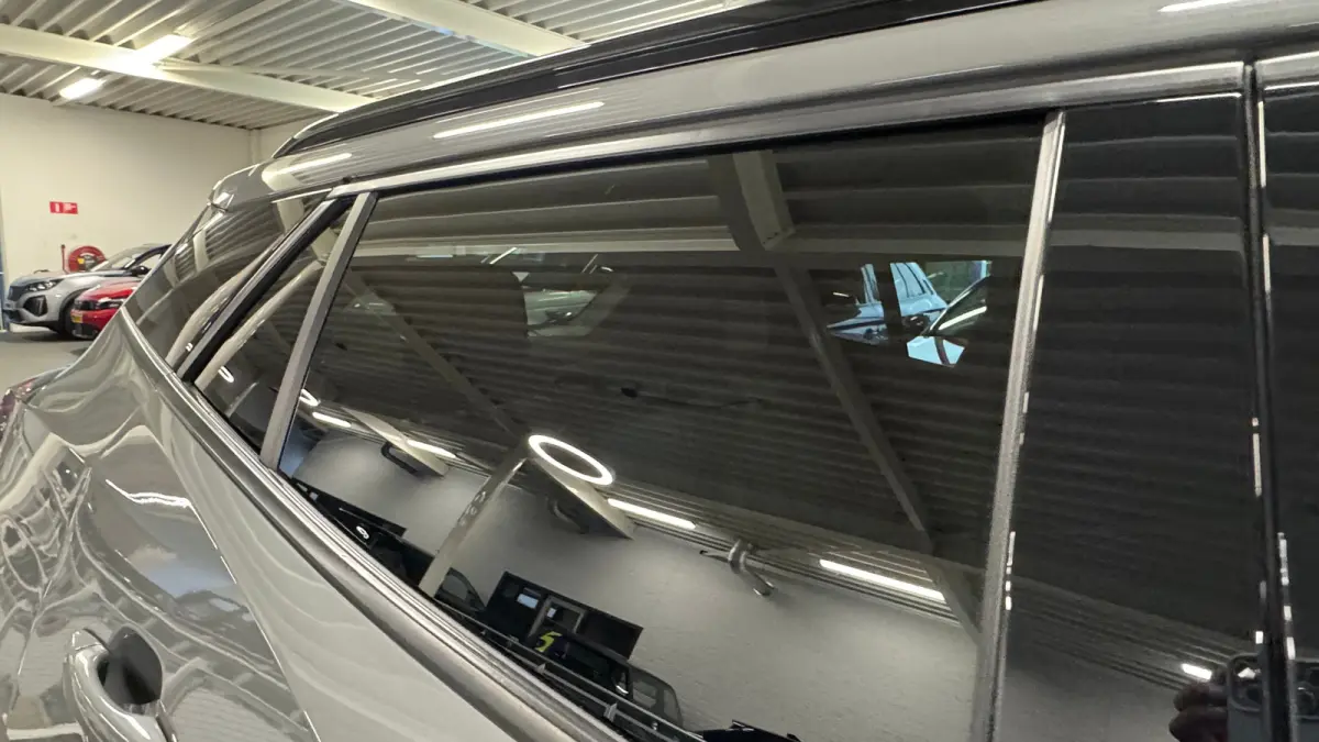 1.2 PURETECH 100PK ALLURE PACK / NAVI / LEDER / CLIMA / LED / PDC / 18" LMV / CAMERA / APPLE CARPLAY / ORG. NL. !!