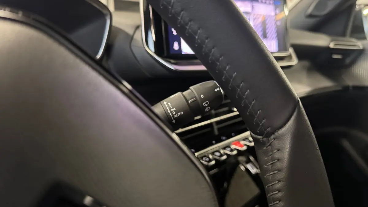1.2 PURETECH 100PK ALLURE PACK / NAVI / LEDER / CLIMA / LED / PDC / 18" LMV / CAMERA / APPLE CARPLAY / ORG. NL. !!