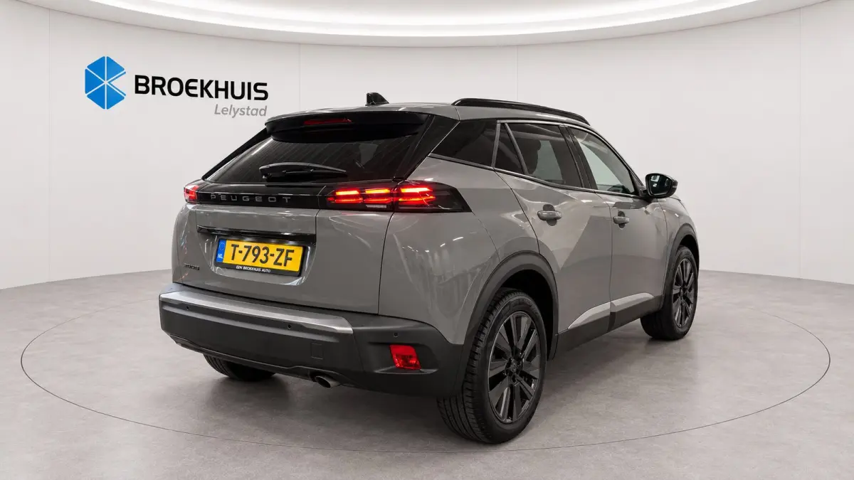 1.2 PURETECH 100PK ALLURE PACK / NAVI / LEDER / CLIMA / LED / PDC / 18" LMV / CAMERA / APPLE CARPLAY / ORG. NL. !!